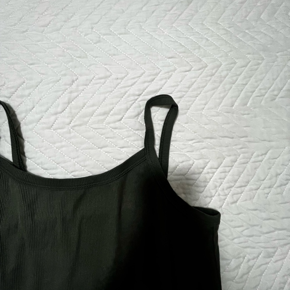 Ribbed olive green tank top, great to layer or on its own. Army green - Picture 3 of 4